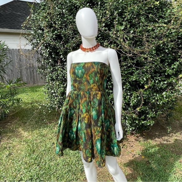 💋Alice + Olivia strapless fit & flare 3 tier lined mini dress - Picture 10 of 15